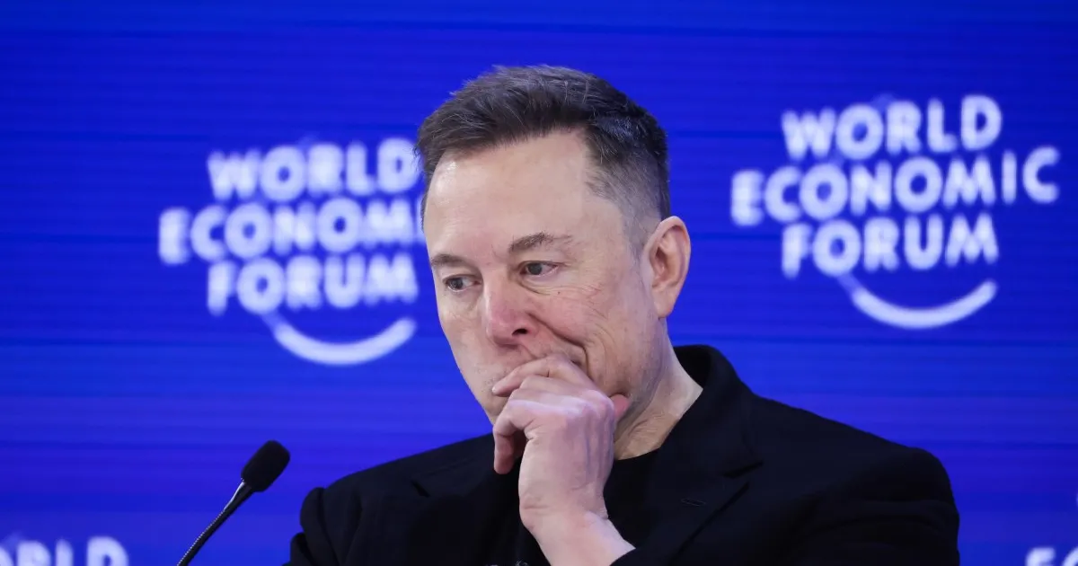 Elon Musk abandonne le solaire terrestre pour l'IA
