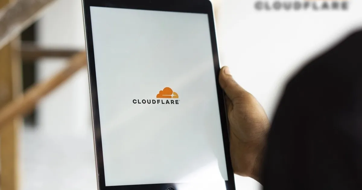 Cloudflare supprime 1 100 postes grâce à l'IA